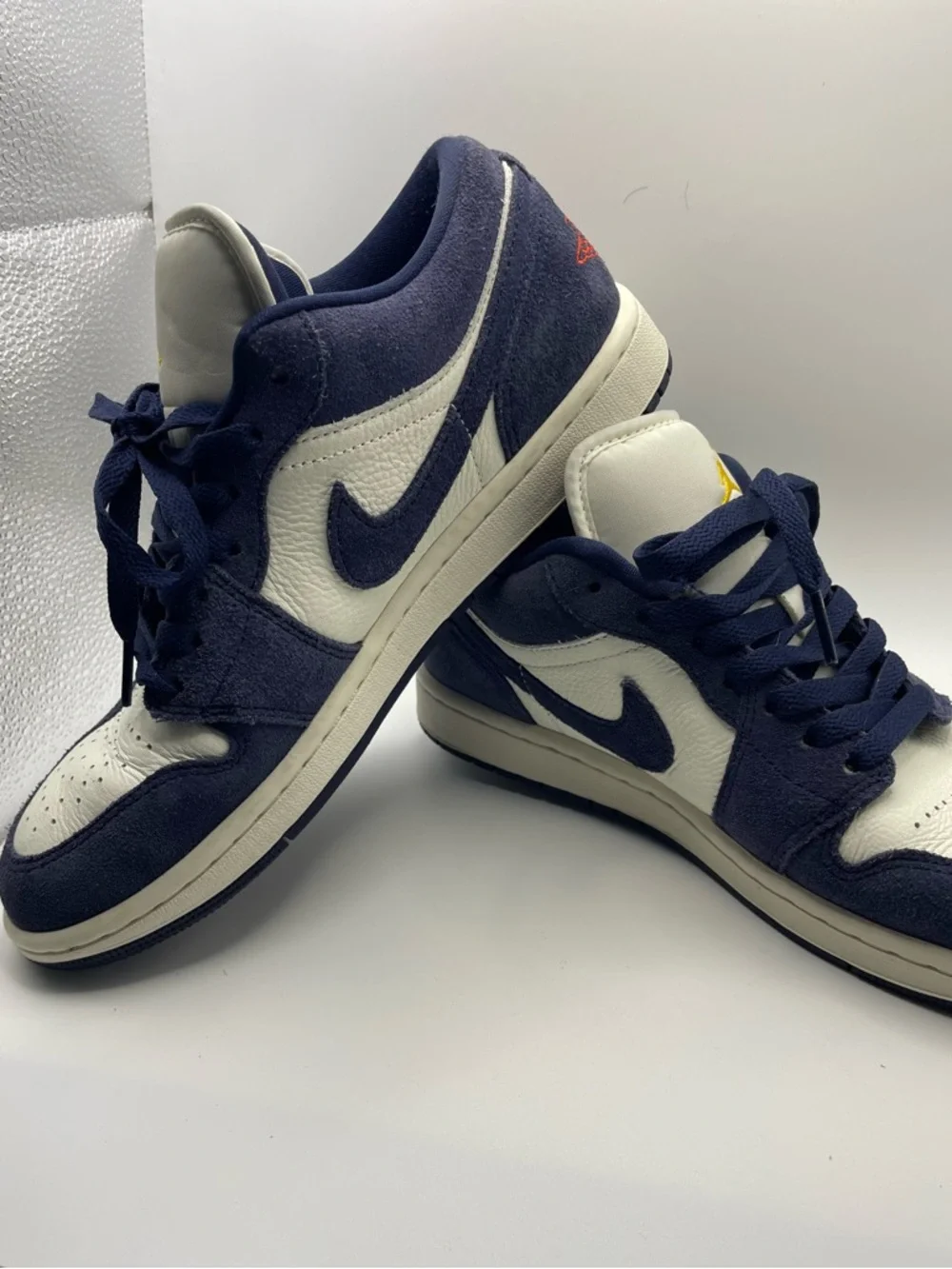 Nike Navy & White‎ Low-Top Sneakers with Yellow Logo